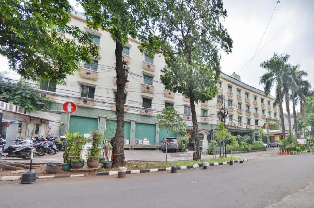 Sleepzzz Hotel Senayan Jakarta Exterior photo